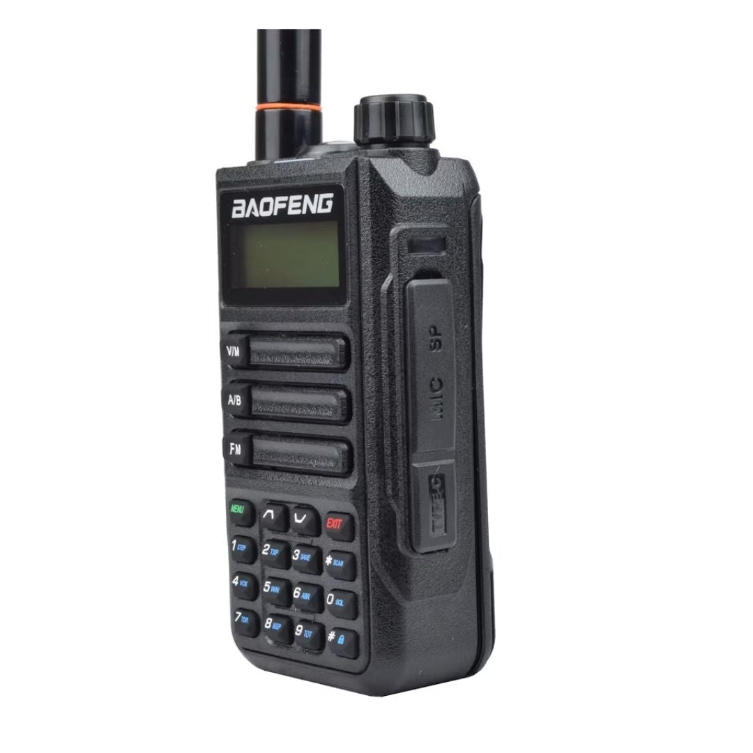 Baofeng UV-16 Max – изглед под ъгъл със страничните бутони
