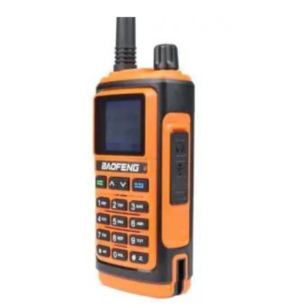 Baofeng UV-17 – изглед под ъгъл с дисплей и клавиатура